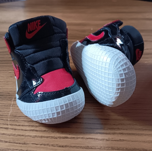 EUC Nike Jordan crib shoes - Picture 3 of 4